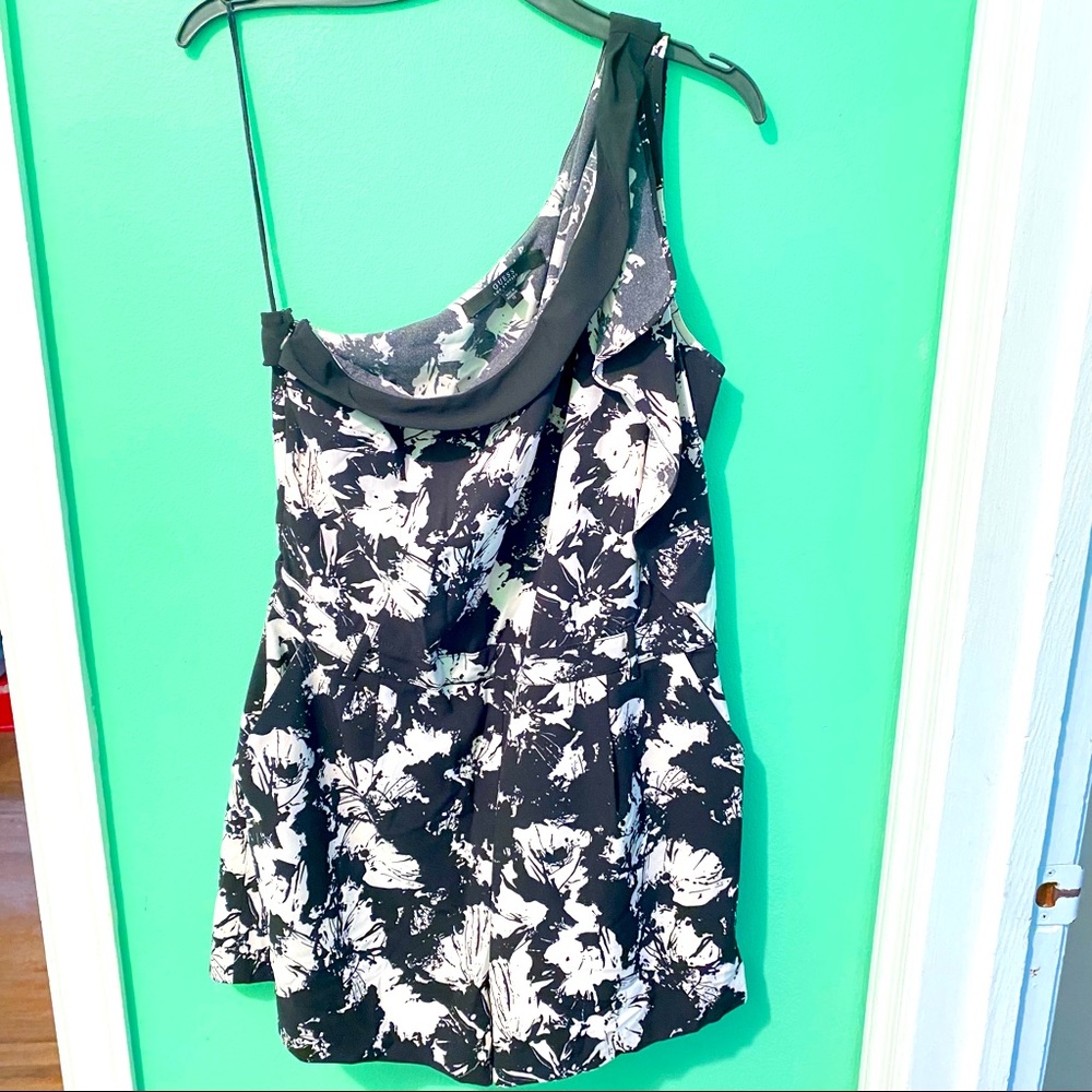 Patterned romper with pockets